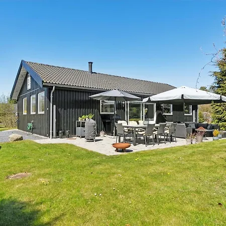 Loreia - 1-4km From The Sea By Interhome