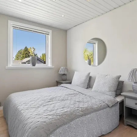 Loreia - 1-4km From The Sea By Interhome *